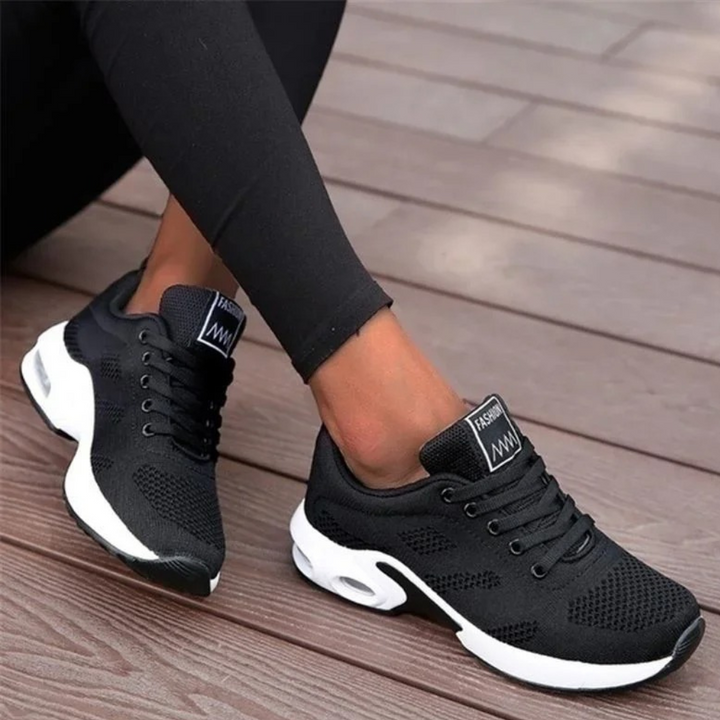 Dames sneakers met ademende afwerking en sportieve zool