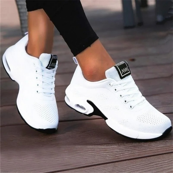 Dames sneakers met ademende afwerking en sportieve zool