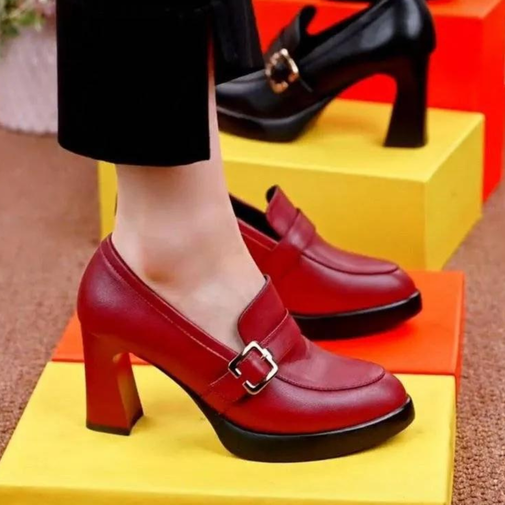 Dames pumps met spitse neus en klassieke hak