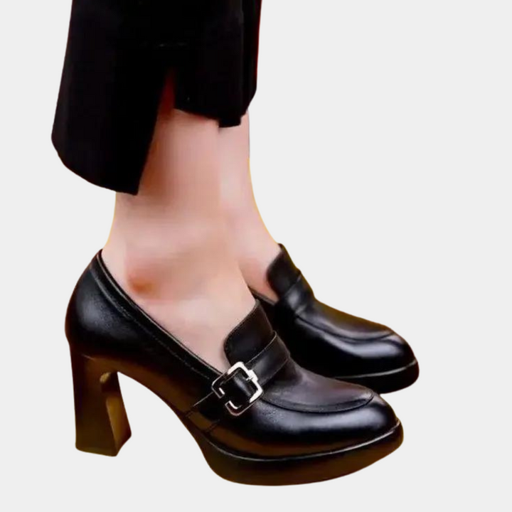 Dames pumps met spitse neus en klassieke hak