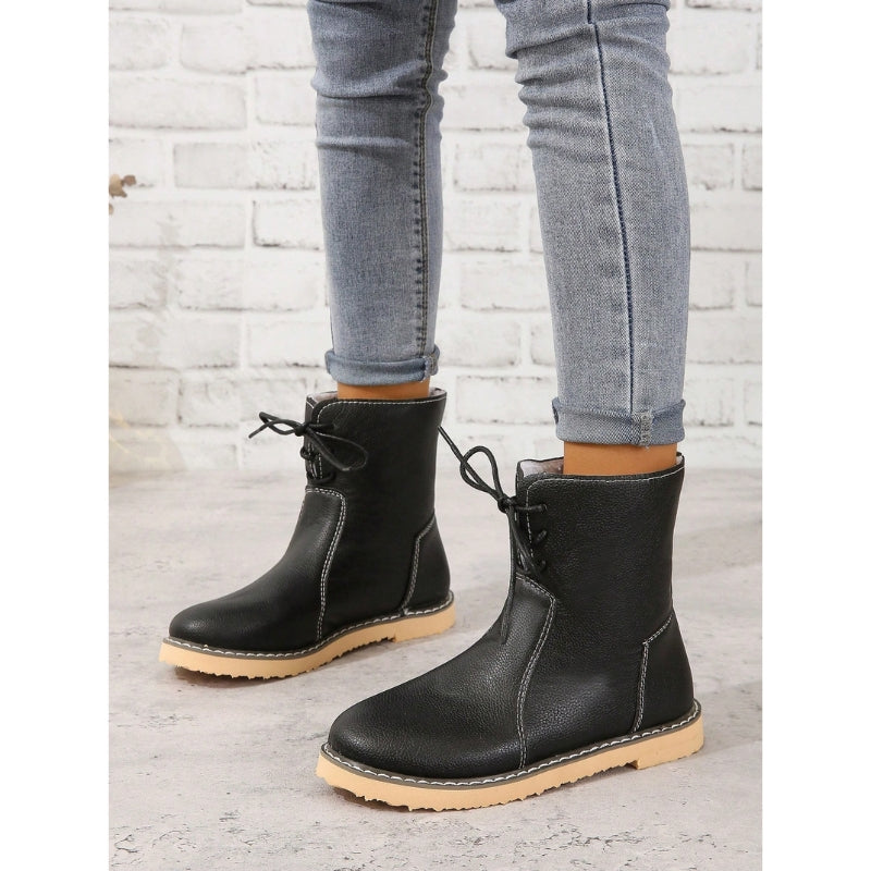 Dames enkellaarsen met vetersluiting en contrasterende stiksels