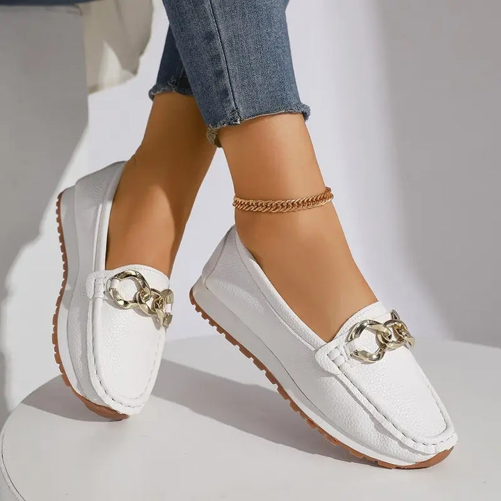 Damesmocassins met decoratieve gesp