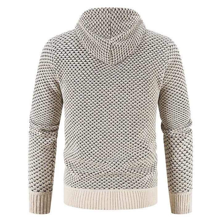 Gebreide hoodie ontworpen voor gebruik in koud weer