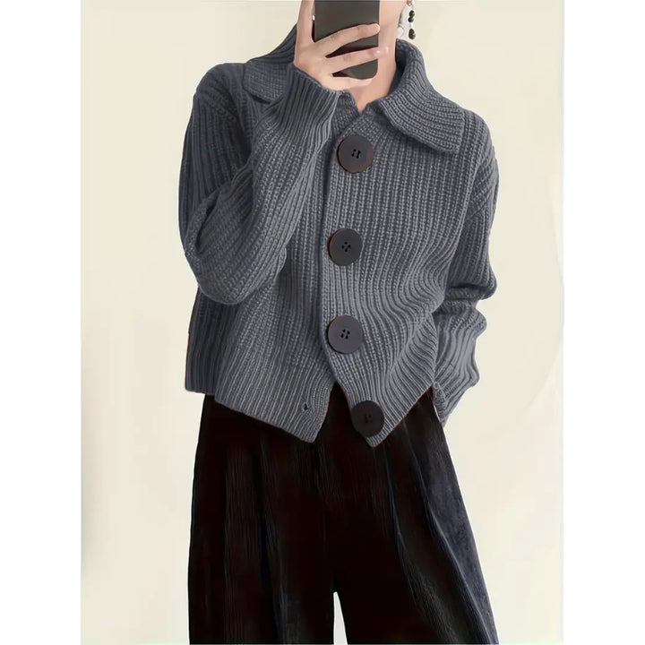 Gebreid vest met grote knopen en kraag