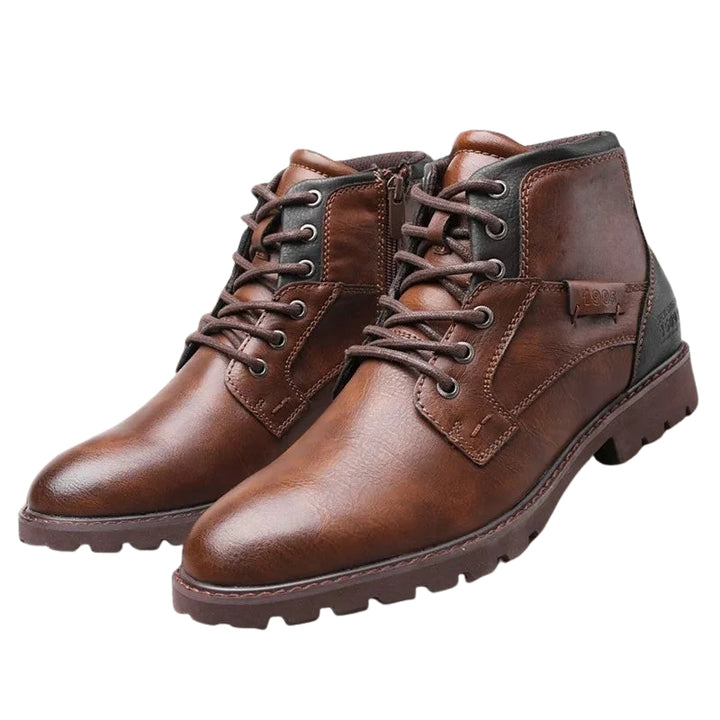Herenlaarzen met vetersluiting en profielzool tot de enkel