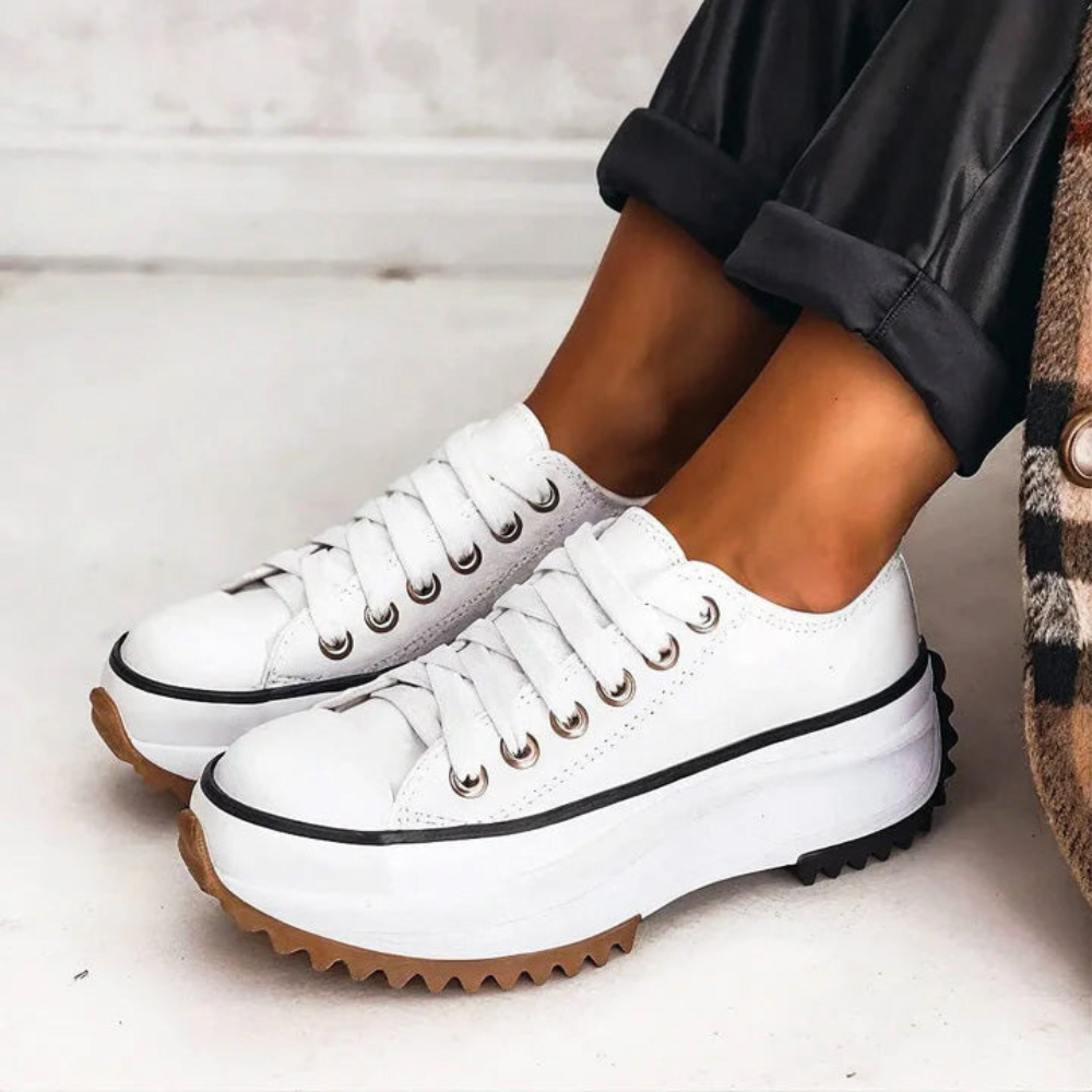Hoge dames­sneakers met dikke plateauzool