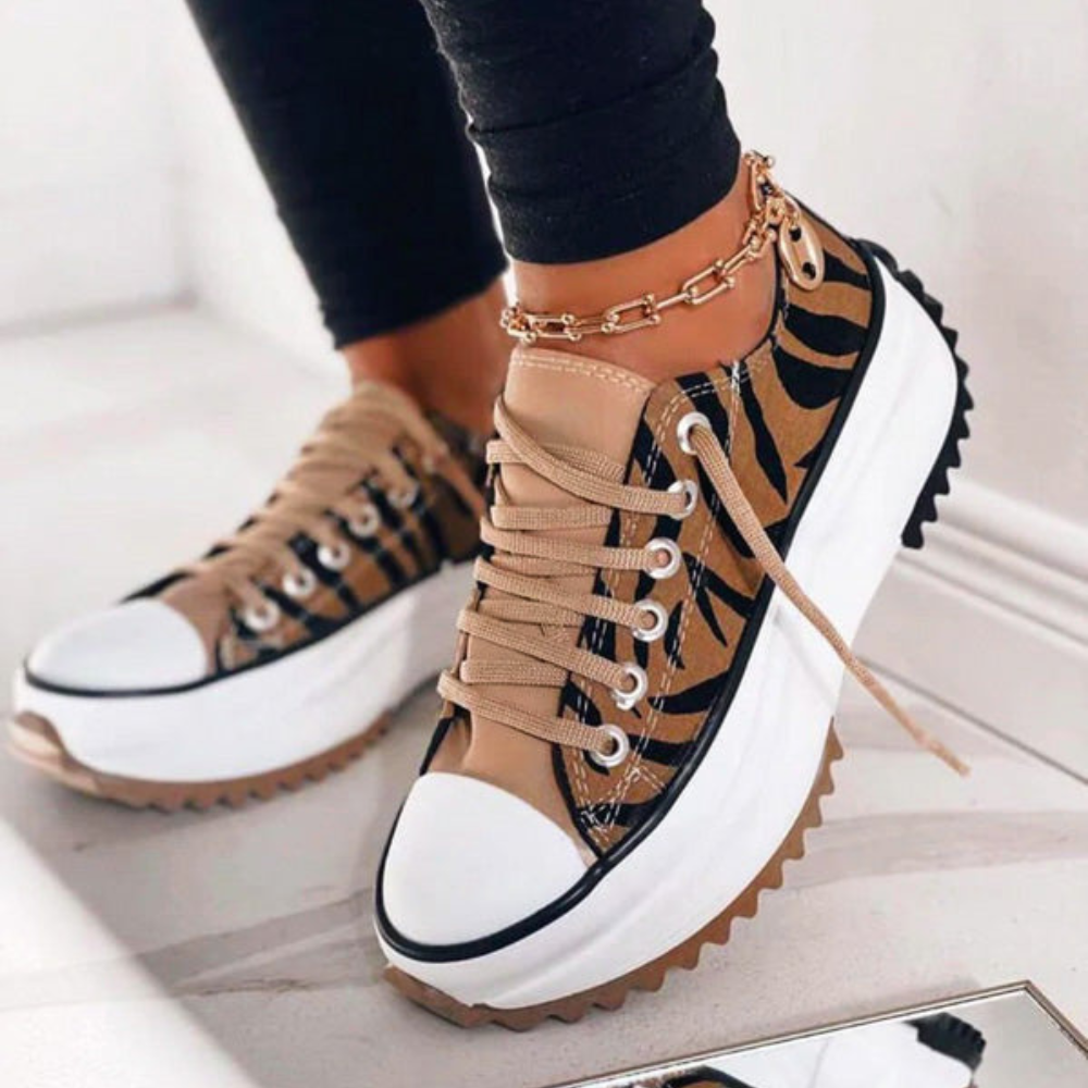 Hoge dames­sneakers met dikke plateauzool