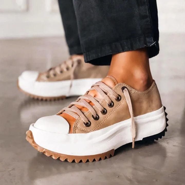 Hoge dames­sneakers met dikke plateauzool