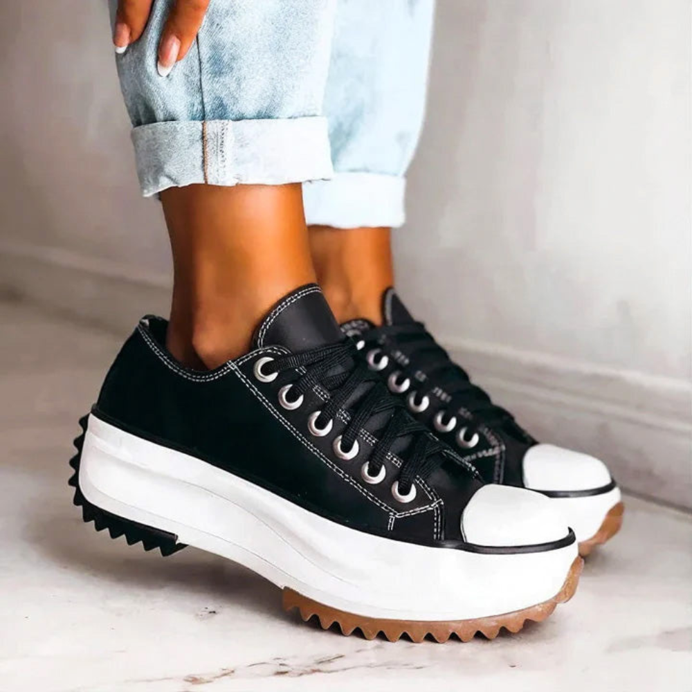 Hoge dames­sneakers met dikke plateauzool