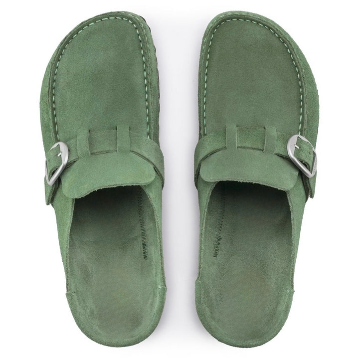 Instappers met gespsluiting en stiksels