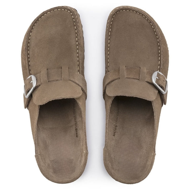 Instappers met gespsluiting en stiksels