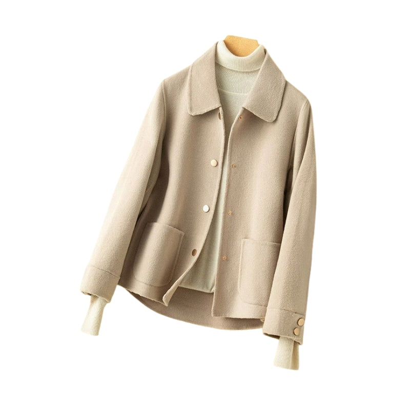 Kort damesjack met kraag en knooprij