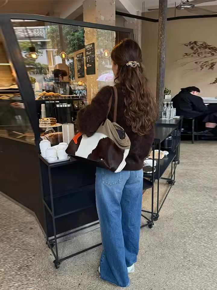 Losvallend warm gebreid vest met lange mouwen en knoopjes