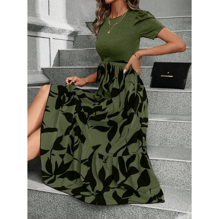 Maxi jurk met bloemenmotief en korte pofmouwen